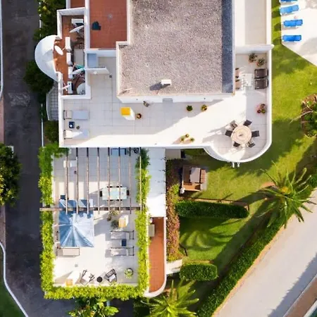 Seaside Elegance With Sea View Lägenhet